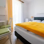Goscinne Columbus Karwia