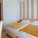Goscinne Columbus Karwia