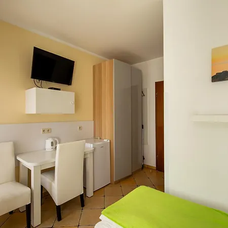 Goscinne Columbus Karwia