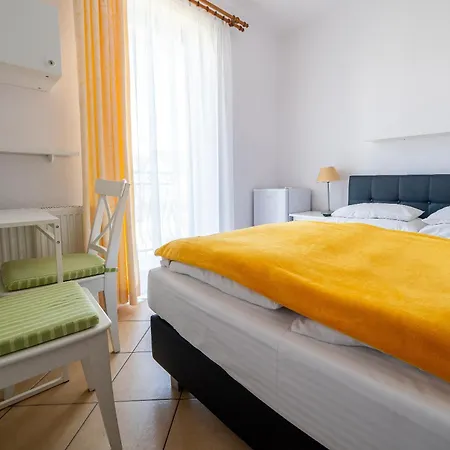 Goscinne Columbus Karwia