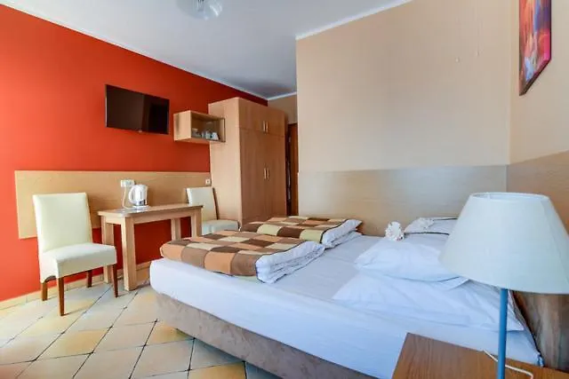 Проживание в семье Goscinne Columbus